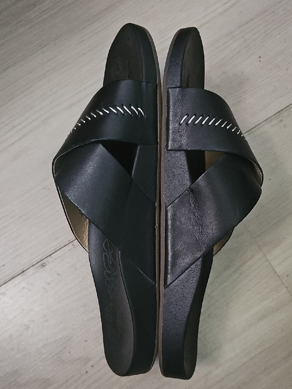 Olukai Women's Sandals Kipe'a 'Olu Slide Sz 9 Black Leather & soles cross strap - Picture 3 of 8